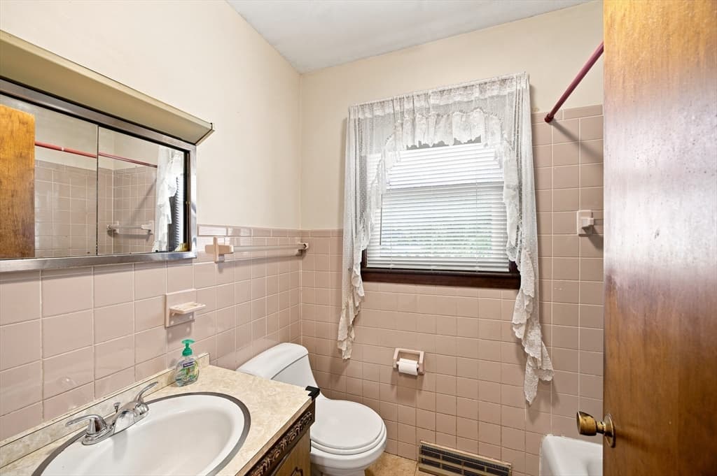 Single Family Residence at 115 Bemis Rd, Holyoke MA 01040, Holyoke, photo 14 of 30