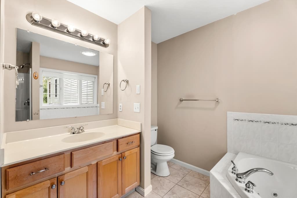 Condominium at 7 Hartswood Drive # 41, Haverhill MA 01830, Haverhill, photo 27 of 40