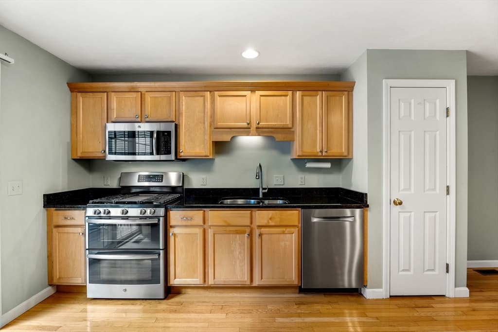 Condominium at 7 Hartswood Drive # 41, Haverhill MA 01830, Haverhill, photo 7 of 18