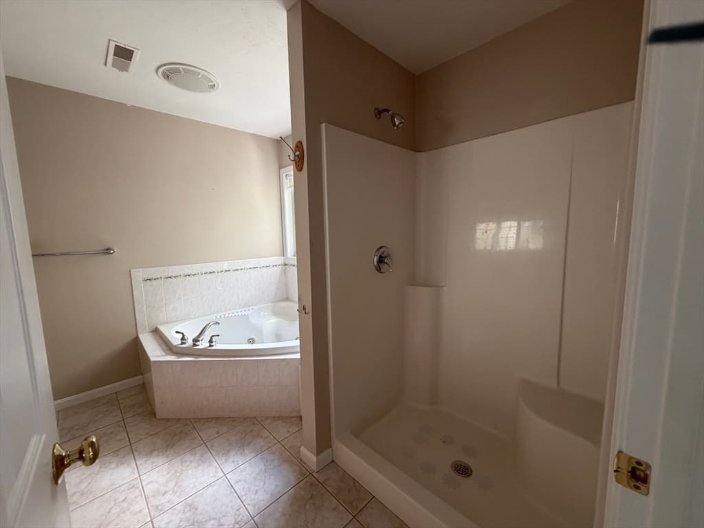 Condominium at 7 Hartswood Drive # 41, Haverhill MA 01830, Haverhill, photo 30 of 40