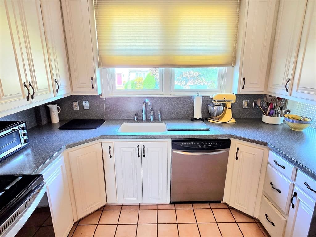 Single Family Residence at 1015 Madison St, Fall River MA 02720, Fall River, photo 17 of 42