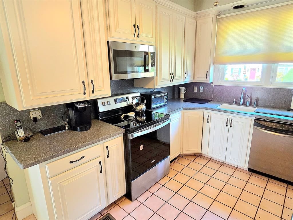 Single Family Residence at 1015 Madison St, Fall River MA 02720, Fall River, photo 18 of 42