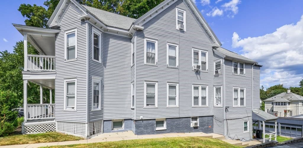 3 Family at 12 Richmond Ave, Worcester MA 01602, Worcester, photo 2 of 33