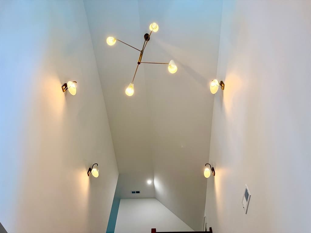 Single Family Residence at 32 Hickory Cliff Rd, Newton MA 02464, Newton, photo 7 of 42