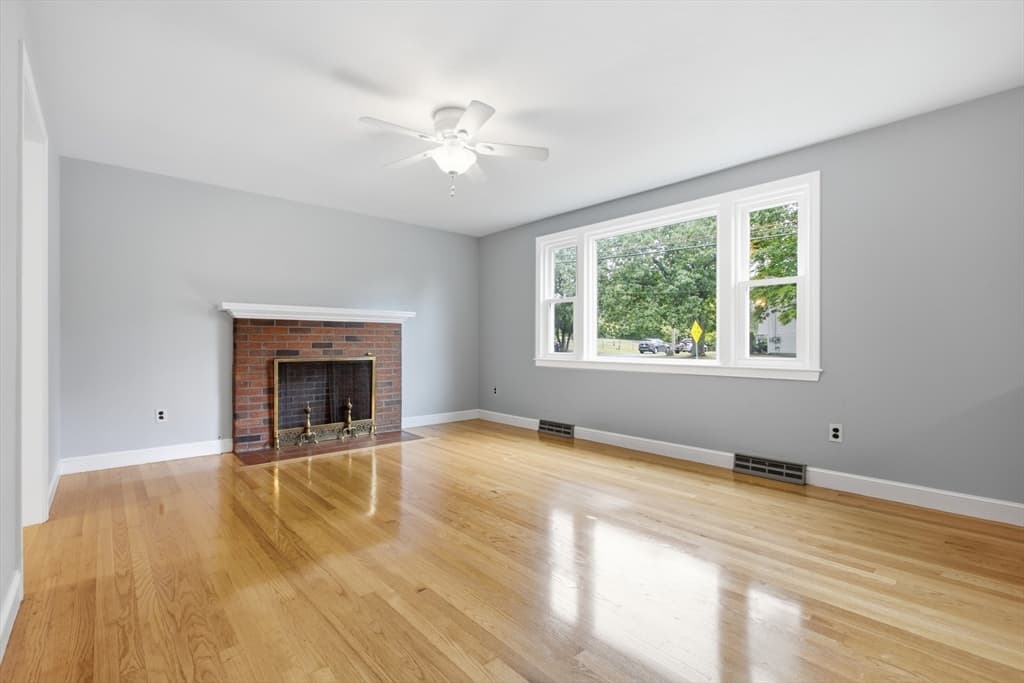 Single Family Residence at 203 Hobart St, Braintree MA 02184, Braintree, photo 6 of 40