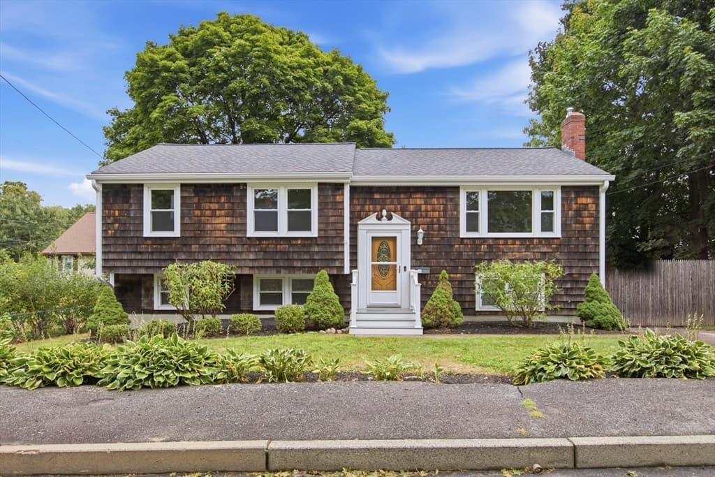 203 Hobart St, Braintree MA 02184