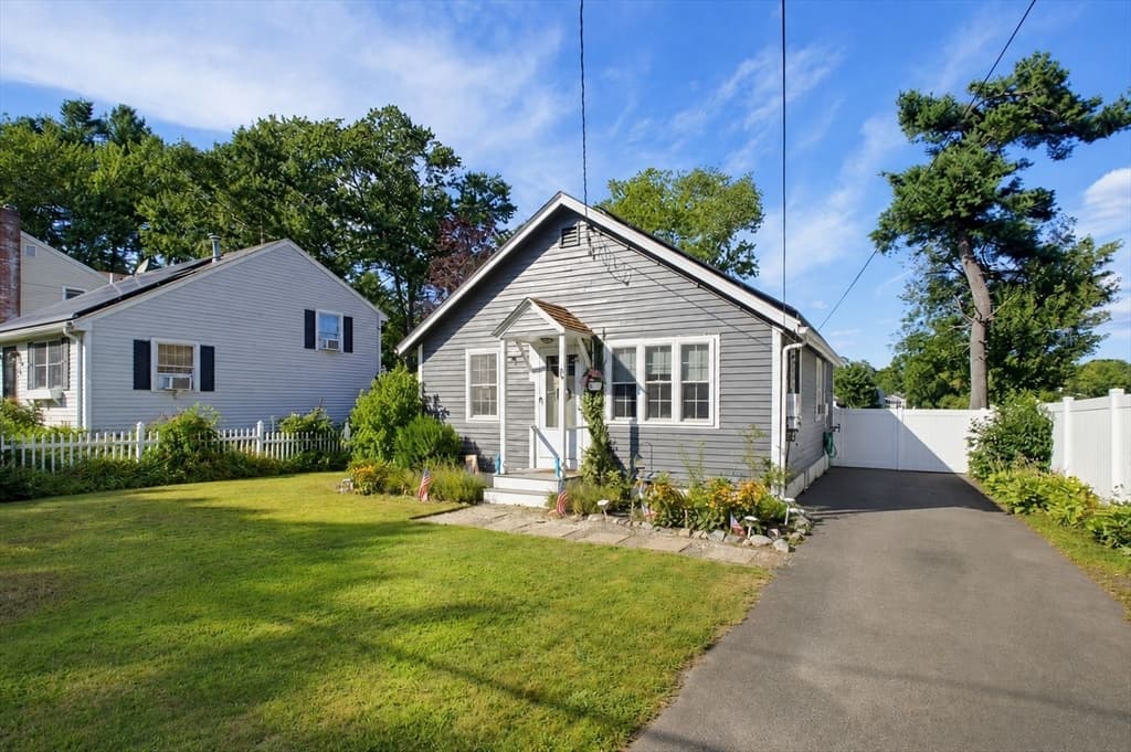 46 W Shore Rd, Holbrook MA 02343