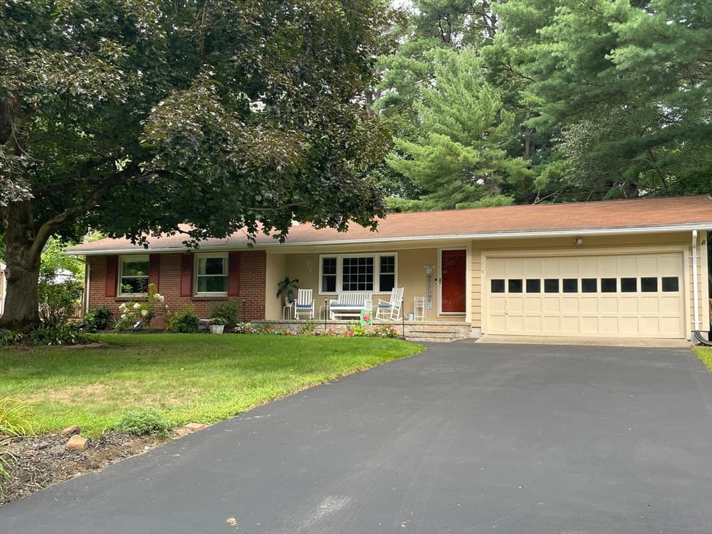 6 Meadowbrook Rd, Springfield MA 01128