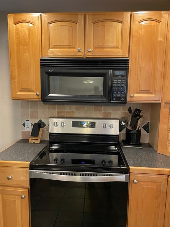 Single Family Residence at 6 Meadowbrook Rd, Springfield MA 01128, Springfield, photo 10 of 30