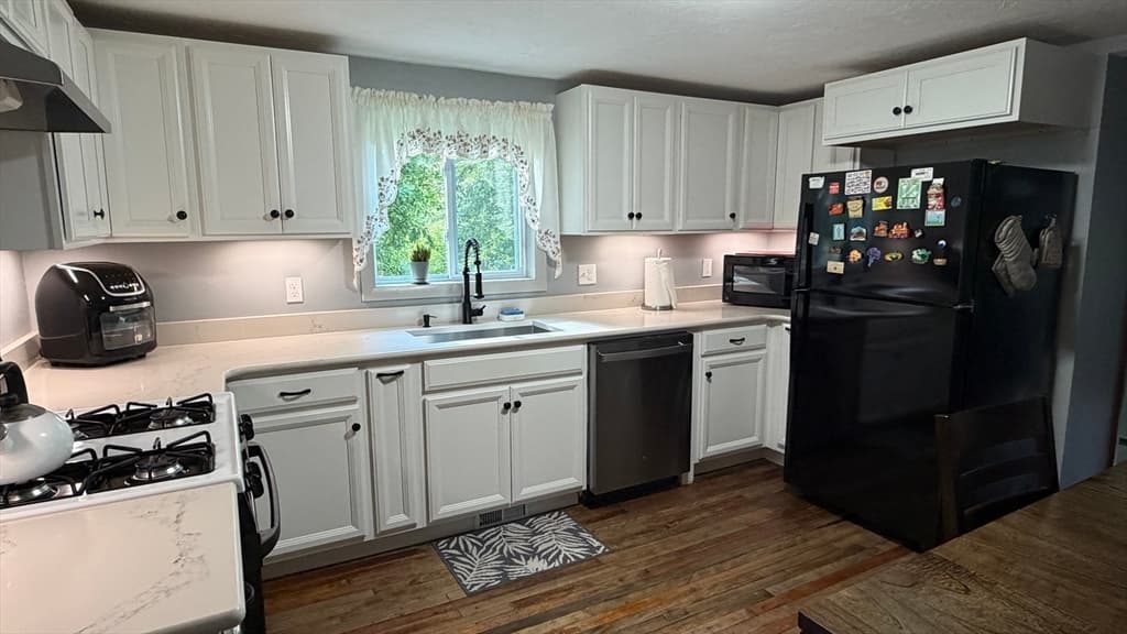 Single Family Residence at 142 W Main St, Spencer MA 01562, Spencer, photo 12 of 24