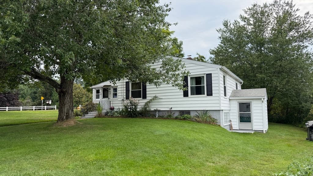 Single Family Residence at 142 W Main St, Spencer MA 01562, Spencer, photo 3 of 24