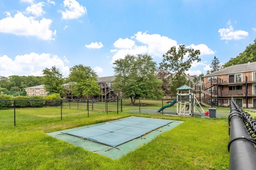 Condominium at 40 Edgelawn Ave # 3, North Andover MA 01845, North Andover, photo 23 of 27