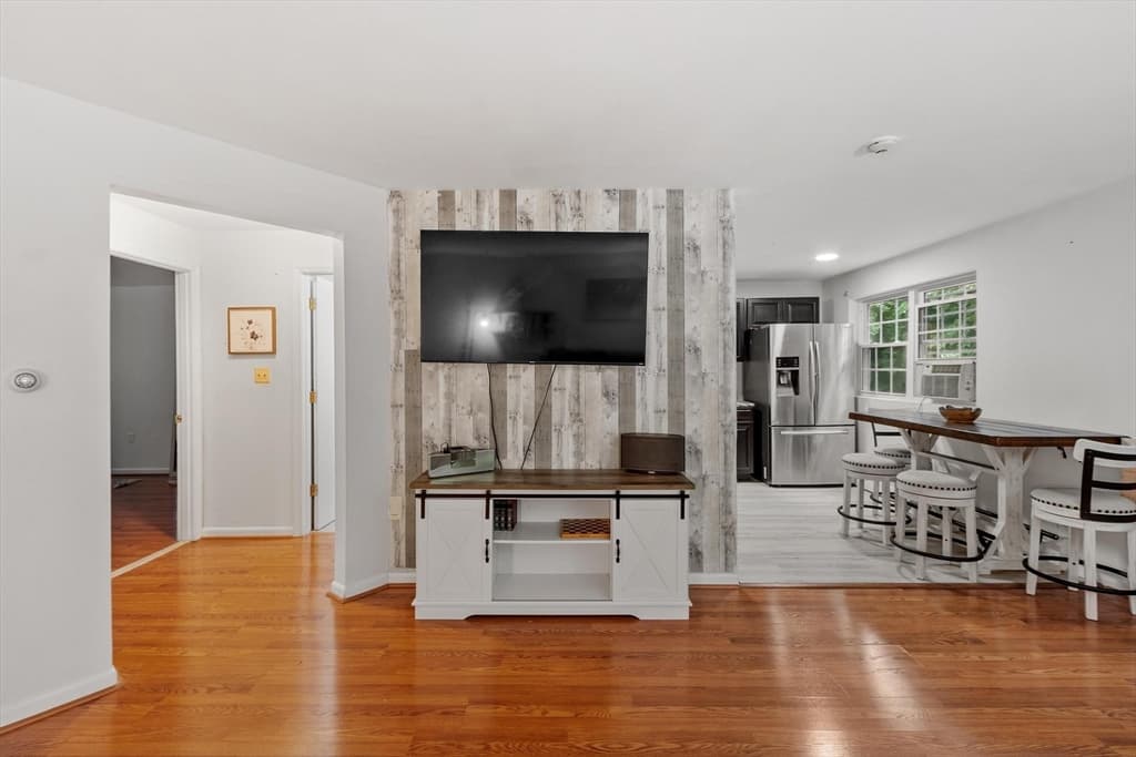 Condominium at 40 Edgelawn Ave # 3, North Andover MA 01845, North Andover, photo 6 of 27