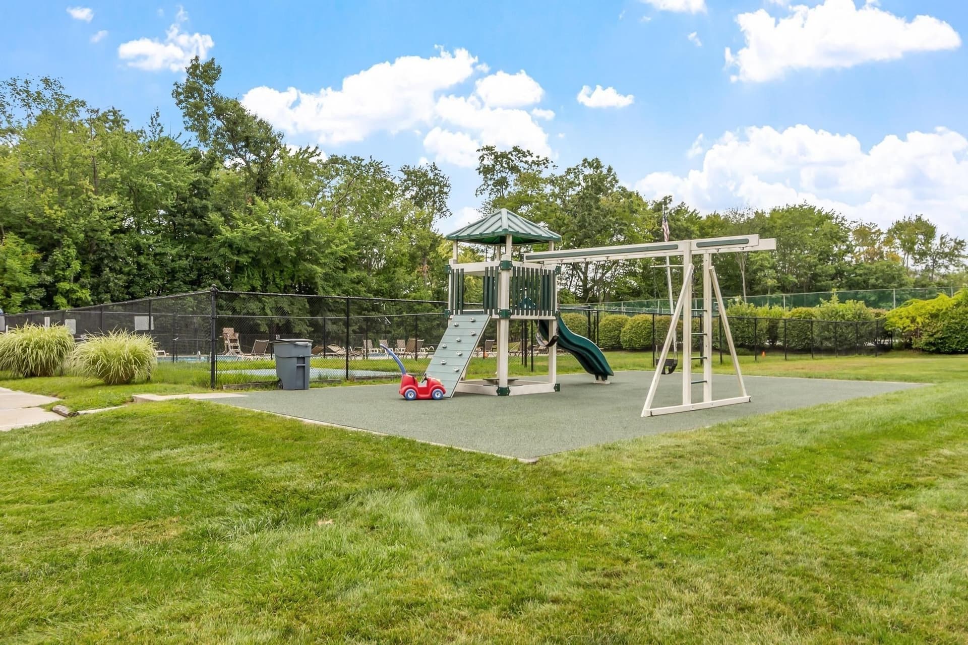 Condominium at 40 Edgelawn Ave # 3, North Andover MA 01845, photo 22 of 28
