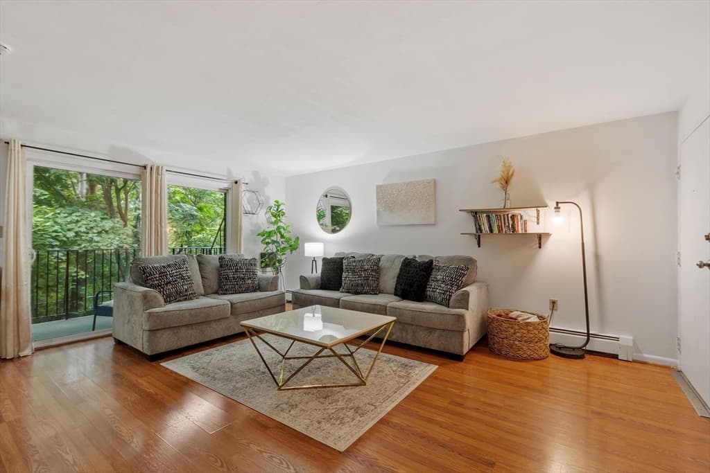 Condominium at 40 Edgelawn Ave # 3, North Andover MA 01845, North Andover, photo 7 of 27
