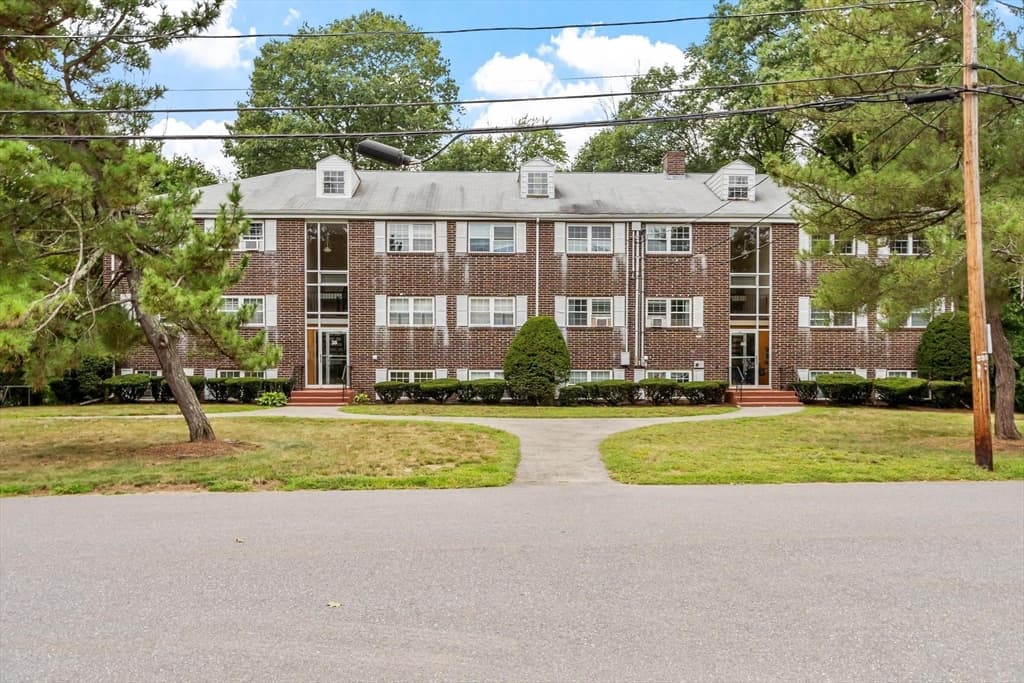 40 Edgelawn Ave # 3, North Andover MA 01845