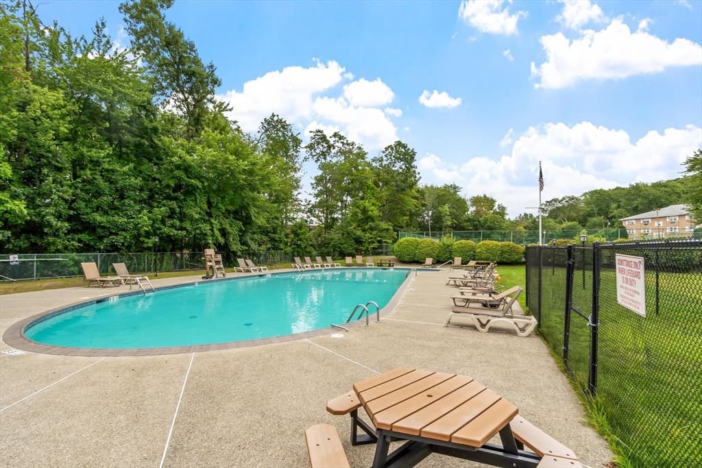 Condominium at 40 Edgelawn Ave # 3, North Andover MA 01845, North Andover, photo 20 of 27
