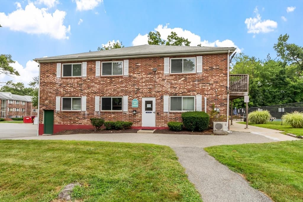 Condominium at 40 Edgelawn Ave # 3, North Andover MA 01845, North Andover, photo 24 of 27