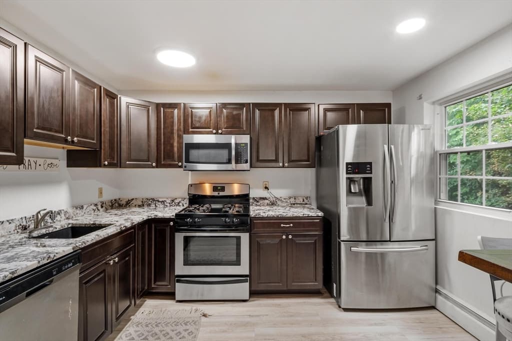 Condominium at 40 Edgelawn Ave # 3, North Andover MA 01845, North Andover, photo 10 of 27