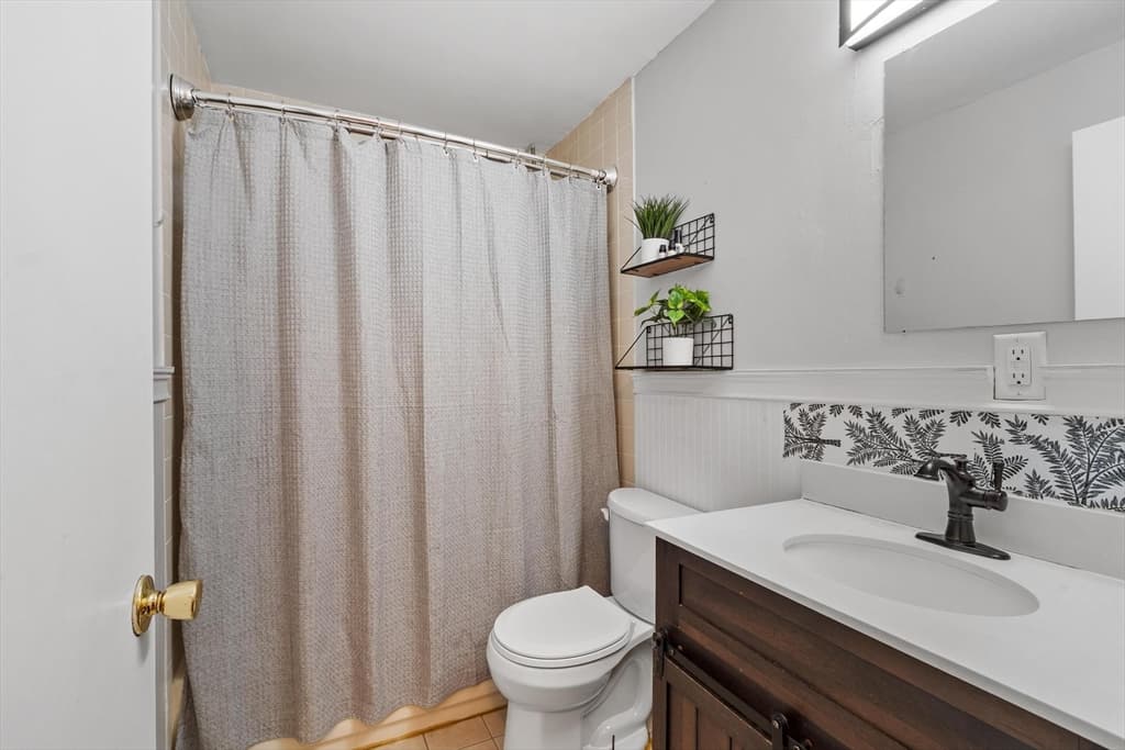 Condominium at 40 Edgelawn Ave # 3, North Andover MA 01845, North Andover, photo 14 of 27