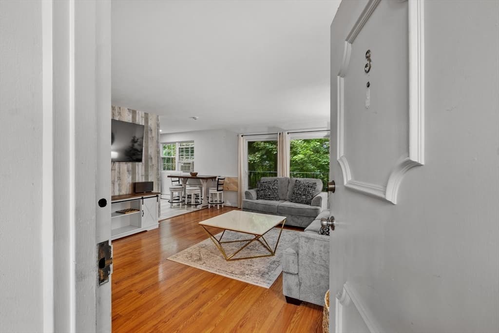 Condominium at 40 Edgelawn Ave # 3, North Andover MA 01845, North Andover, photo 4 of 27