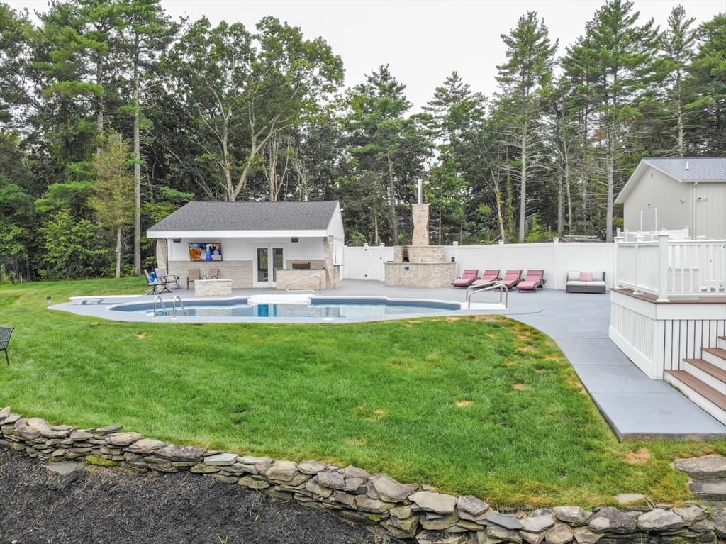 Single Family Residence at 41 East St, Georgetown MA 01833, Georgetown, photo 5 of 40