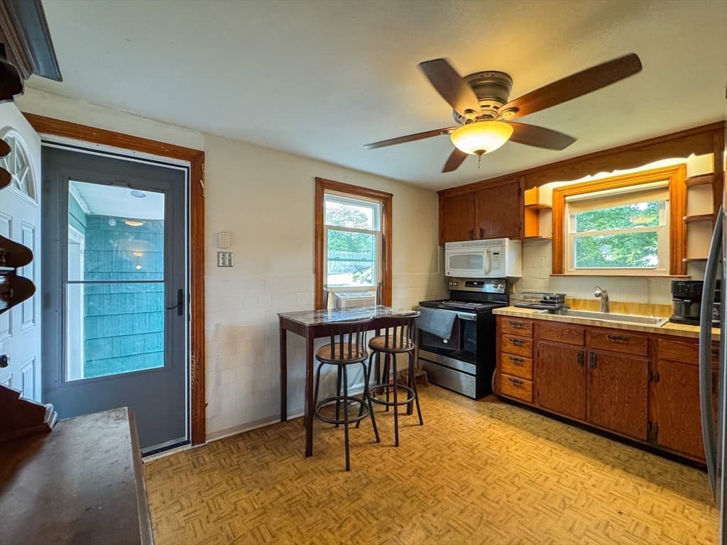 Single Family Residence at 18 Woodland Cir, Methuen MA 01844, Methuen, photo 3 of 28