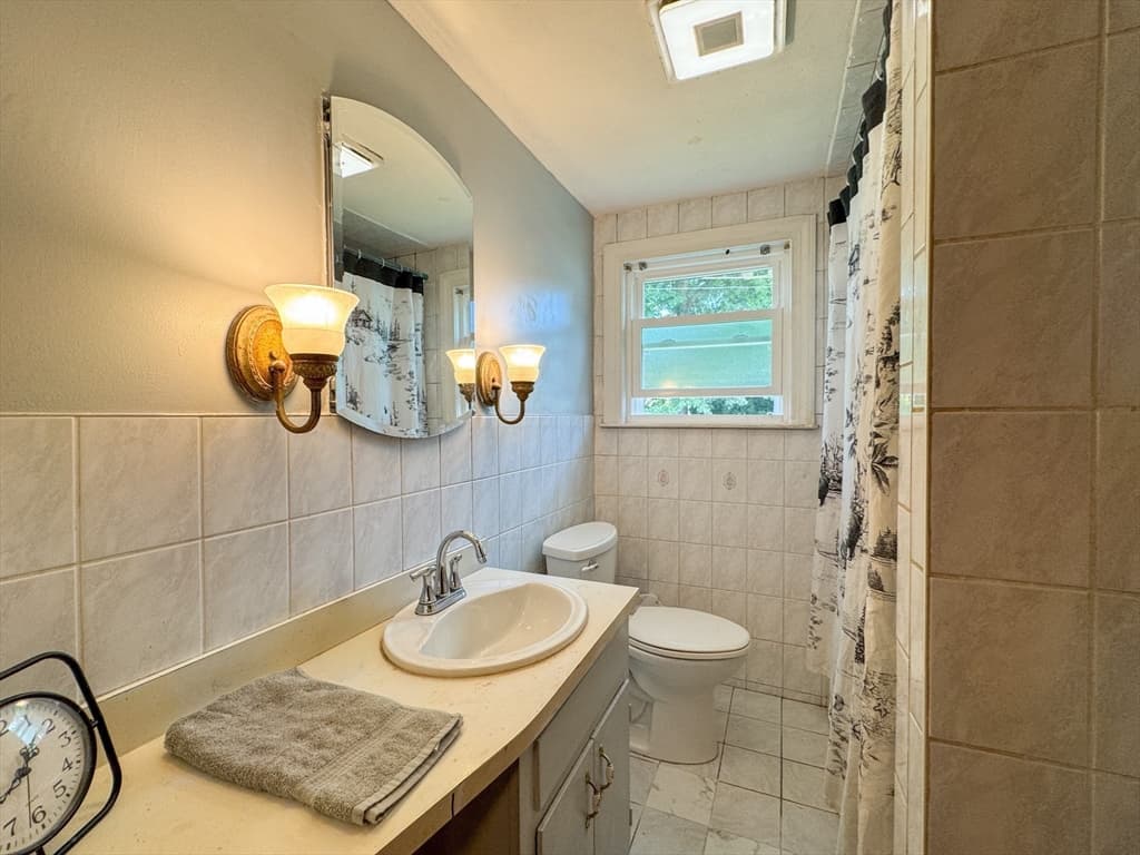 Single Family Residence at 18 Woodland Cir, Methuen MA 01844, Methuen, photo 9 of 28