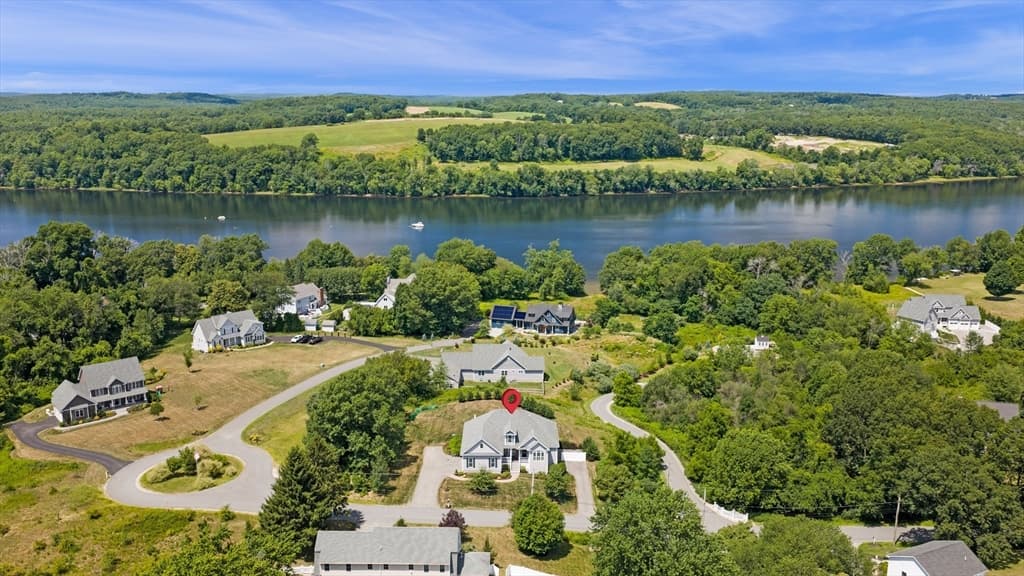 7 Sullivan's Court, West Newbury MA 01985