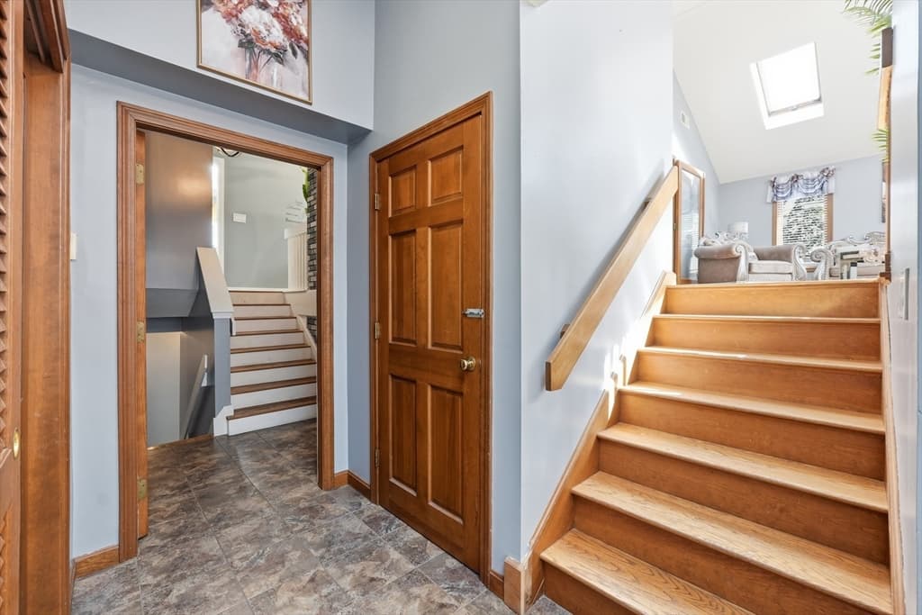Single Family Residence at 68 Scenic Dr, Leominster MA 01453, Leominster, photo 6 of 42