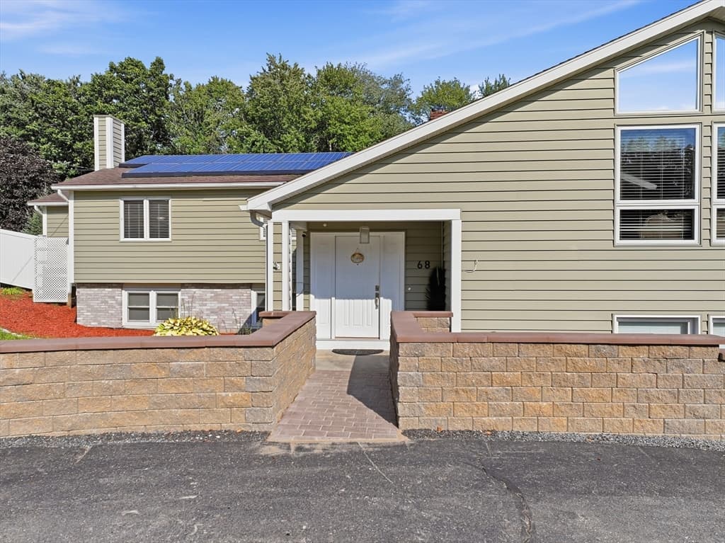 Single Family Residence at 68 Scenic Dr, Leominster MA 01453, Leominster, photo 5 of 42