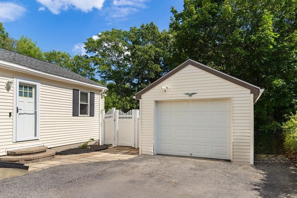 Single Family Residence at 33 Griffin Rd, Peabody MA 01960, Peabody, photo 34 of 35