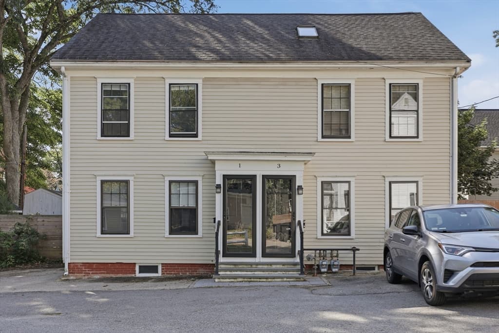 1 Lincoln Ct # 1, Amesbury MA 01913