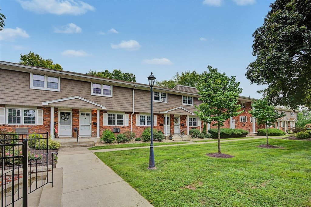 Condominium at 418 Meadow Street # 2, Agawam MA 01001, Agawam, photo 22 of 32