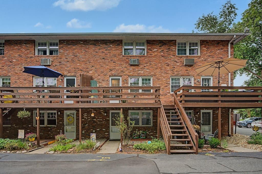 Condominium at 418 Meadow Street # 2, Agawam MA 01001, Agawam, photo 24 of 32