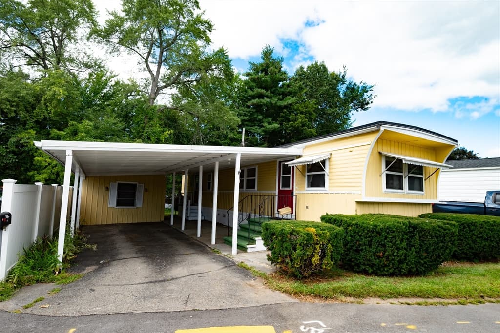 276 Lunenburg St, Fitchburg MA 01420