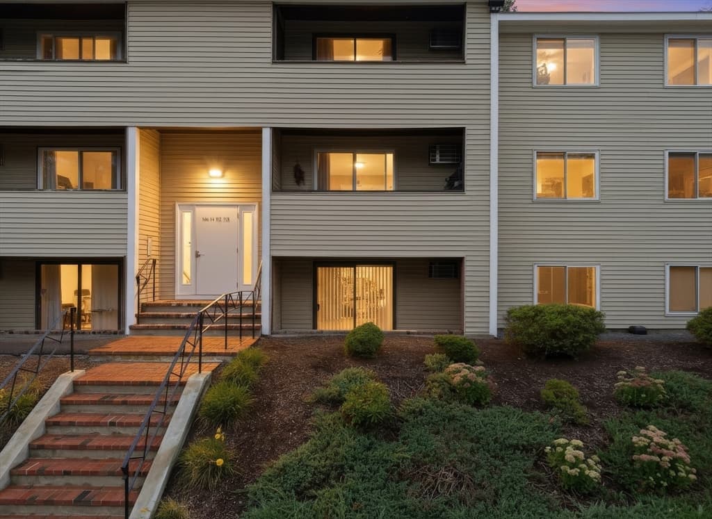 Condominium at 129 Quaker Hwy # 3, Uxbridge MA 01569, Uxbridge, photo 26 of 27