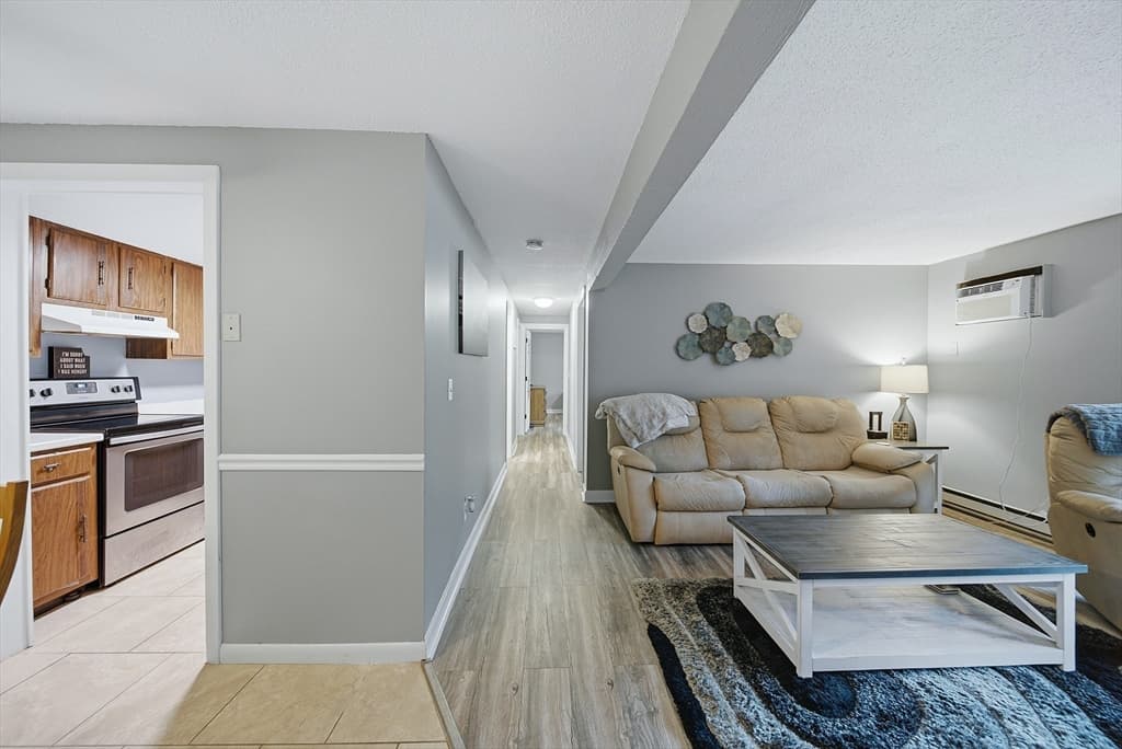 Condominium at 129 Quaker Hwy # 3, Uxbridge MA 01569, Uxbridge, photo 11 of 27