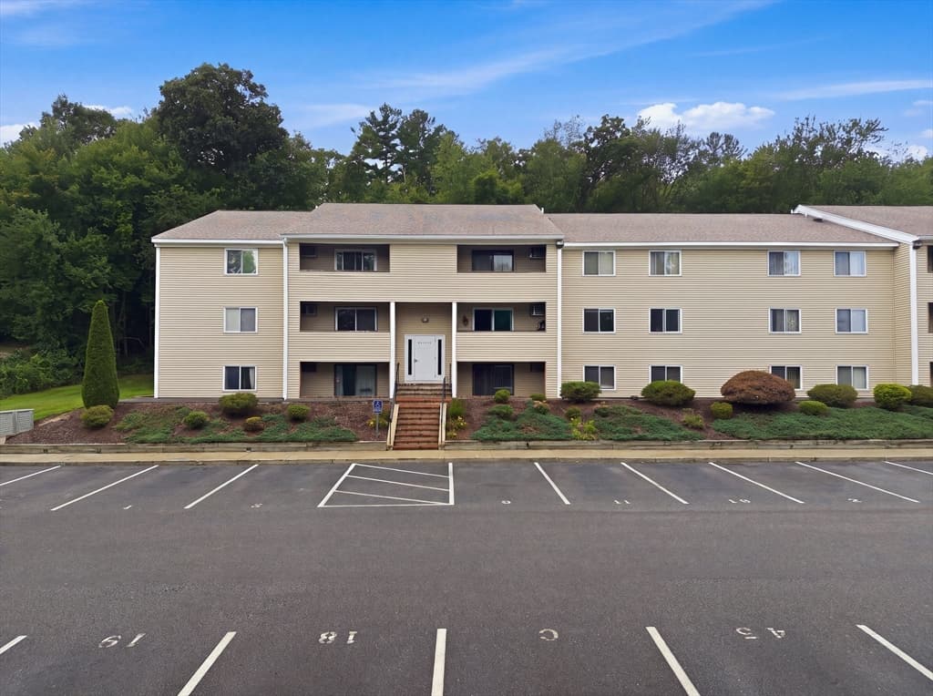 Condominium at 129 Quaker Hwy # 3, Uxbridge MA 01569, Uxbridge, photo 21 of 27