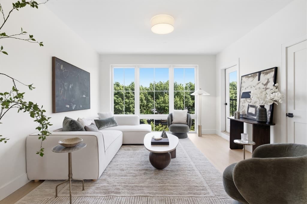 28 Geneva St # 202, Boston MA 02128