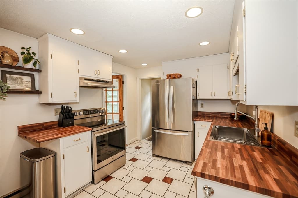 Single Family Residence at 449 Buck St, Pembroke NH 03275, Pembroke, photo 12 of 21