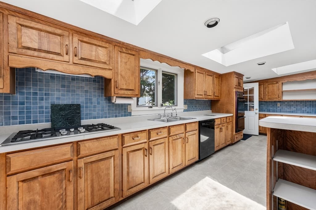 Single Family Residence at 5 Winter Island Rd, Salem MA 01970, Salem, photo 10 of 41