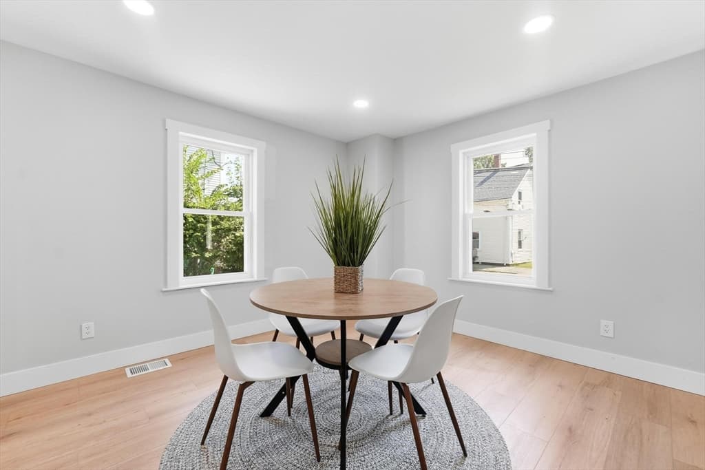 Single Family Residence at 21 Chestnut St, Woburn MA 01801, Woburn, photo 10 of 40