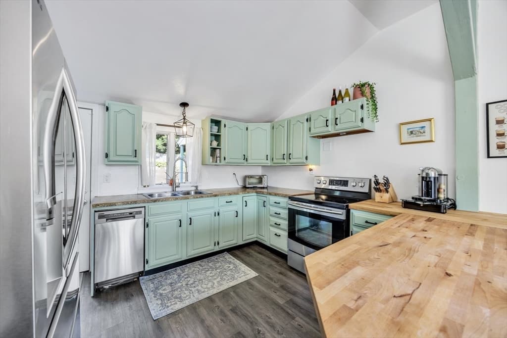 Single Family Residence at 15 Beechwood Ave, Lakeville MA 02347, Lakeville, photo 15 of 38