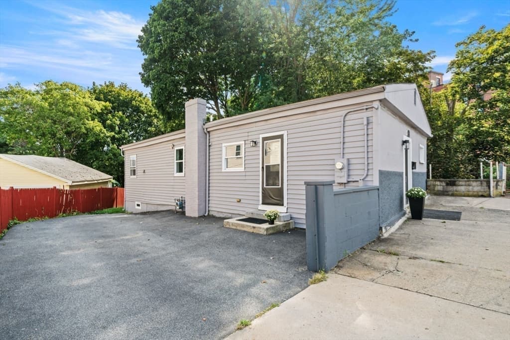 Single Family Residence at 28 Warren St, Peabody MA 01960, Peabody, photo 3 of 21