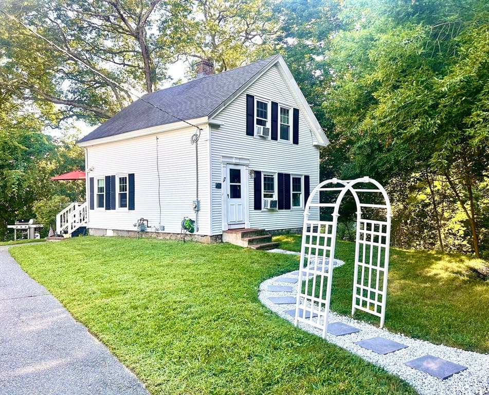 Single Family Residence at 17 Cutler St, Medway MA 02053, Medway, photo 2 of 17