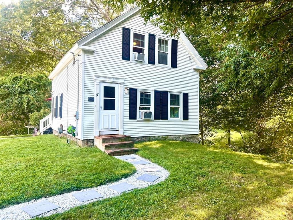 17 Cutler St, Medway MA 02053