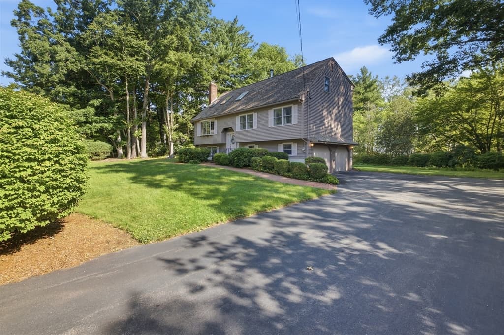 Single Family Residence at 99 Overlook Dr, Raynham MA 02767, Raynham, photo 2 of 41