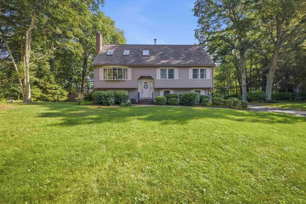 99 Overlook Dr, Raynham MA 02767