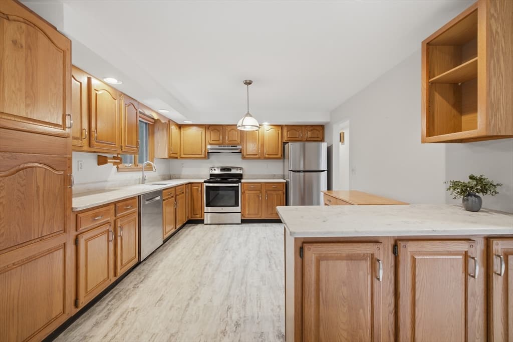 Single Family Residence at 99 Overlook Dr, Raynham MA 02767, Raynham, photo 9 of 41